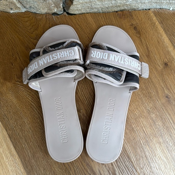 DIOR slides - Picture 1 of 13